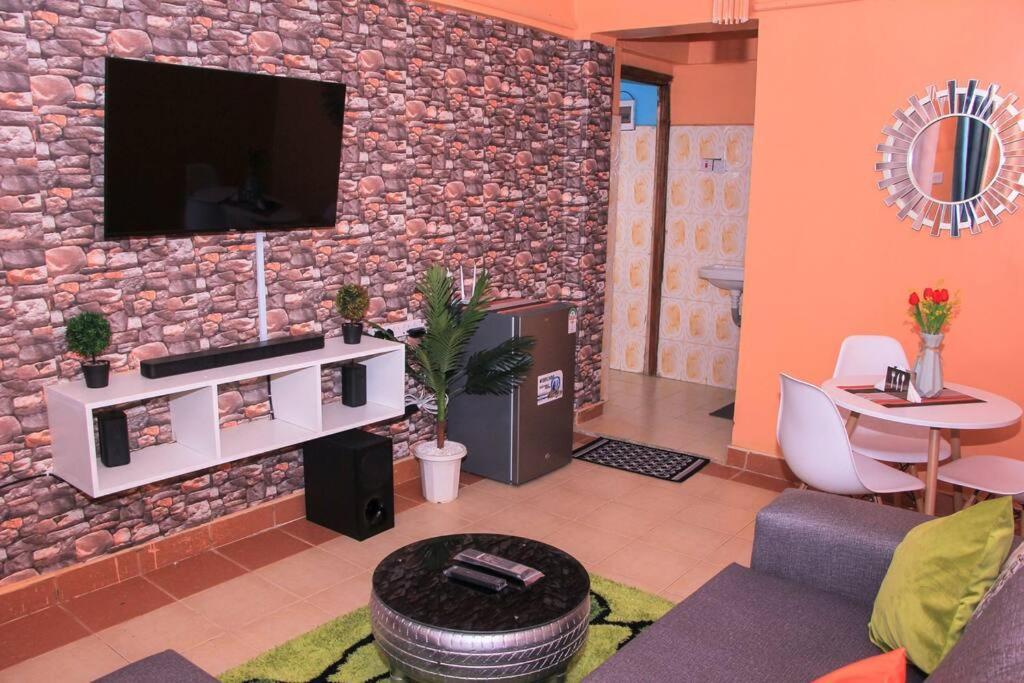 Cozy Homes 1 Bedroom House With Wi-Fi King Size Bed. Free Parking Naivasha Kültér fotó